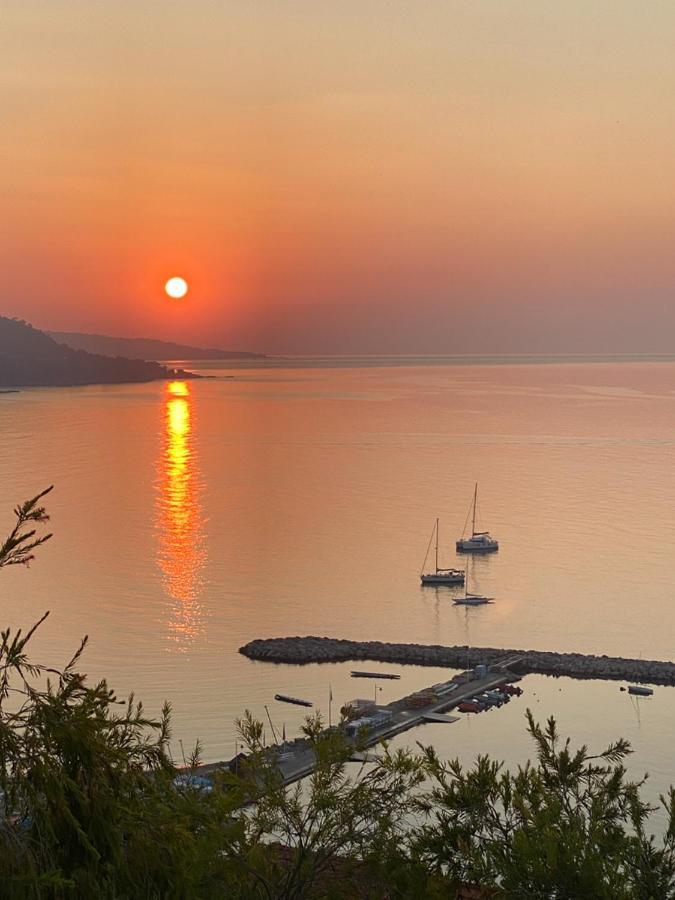 Villa L'Ensoleillee Vue Panoramique Mer, 250 M De La Plage Et Du Centre Ville ม็องตง ภายนอก รูปภาพ