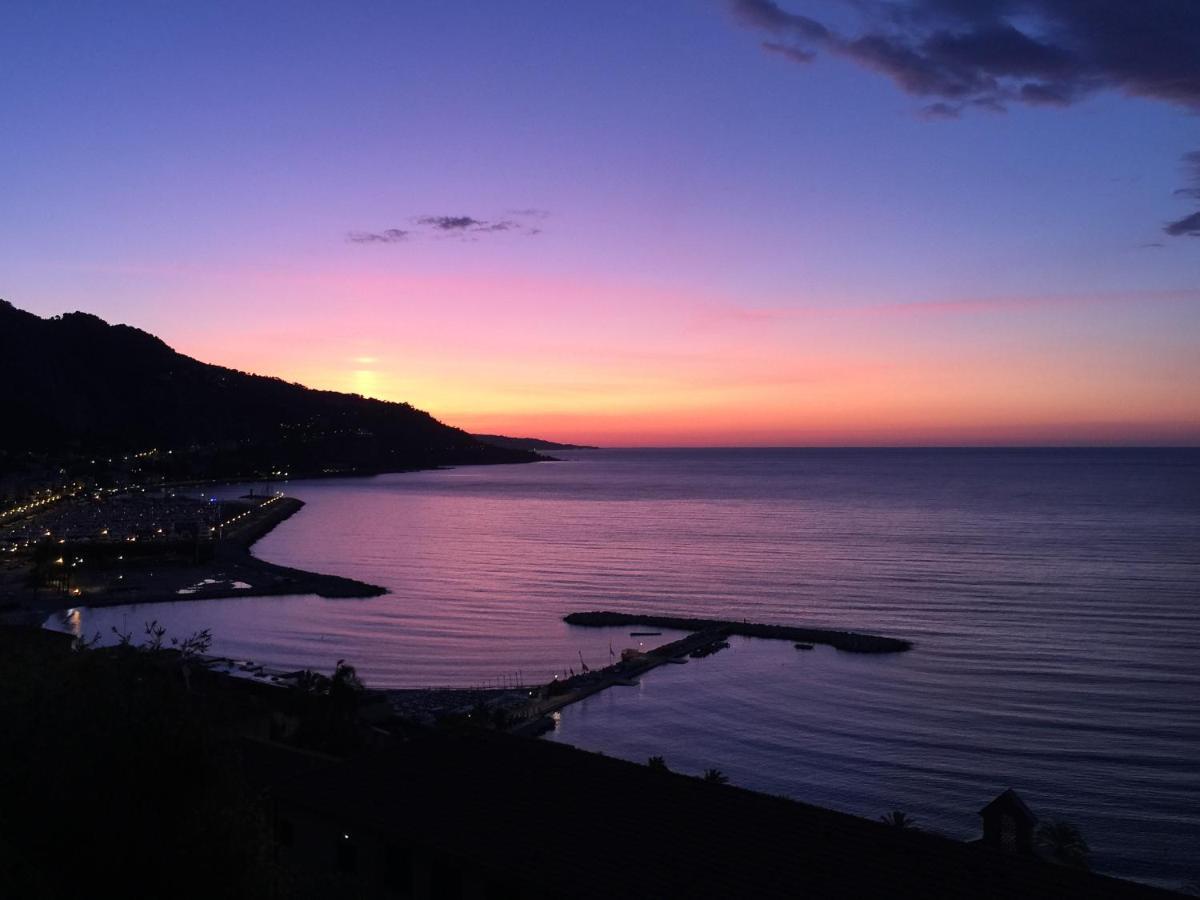 Villa L'Ensoleillee Vue Panoramique Mer, 250 M De La Plage Et Du Centre Ville ม็องตง ภายนอก รูปภาพ