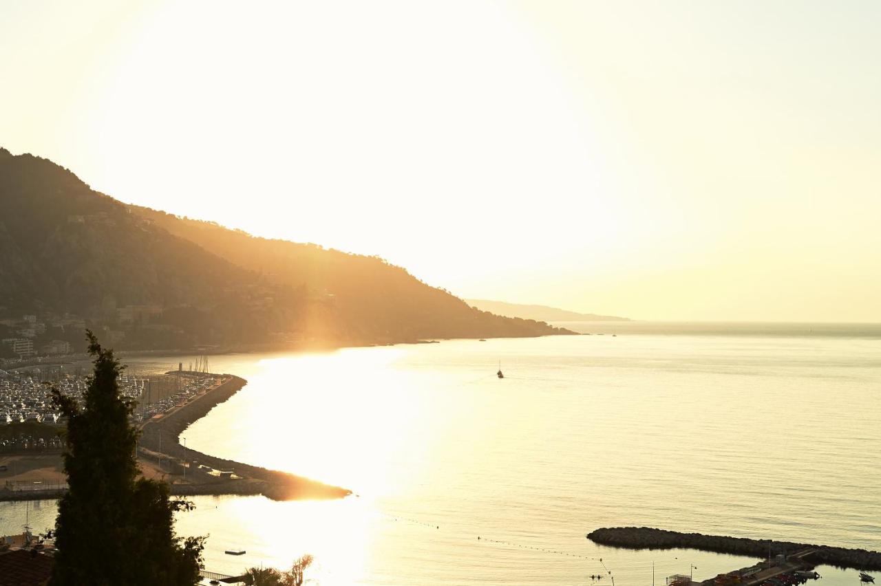 Villa L'Ensoleillee Vue Panoramique Mer, 250 M De La Plage Et Du Centre Ville ม็องตง ภายนอก รูปภาพ